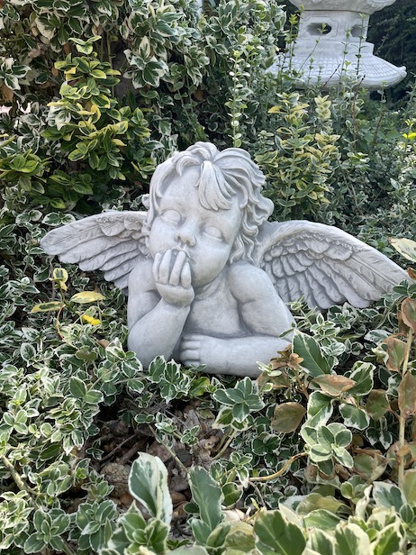 Nachdenklicher Engel, Engelsfigur, Statue, Gartenfigur