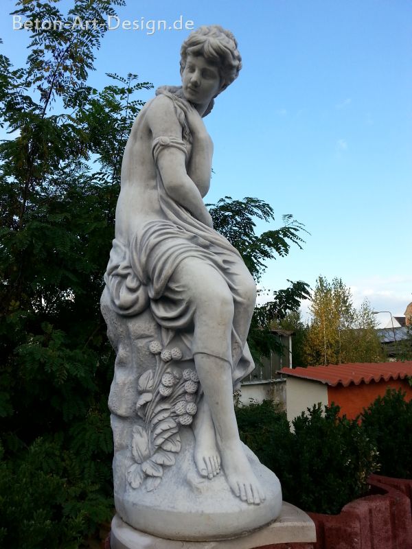 Gartenfigur "Frau sitzend" 131 cm groß, Steinfigur, Park & Gartendekoration, Statue, Steinguss