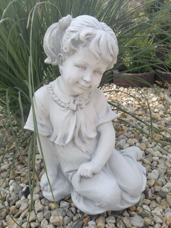Gartenfigur "Mädchen sitzend" 48 cm hoch, Park & Gartendekoration, Skulptur, Steinfigur, Steinguss