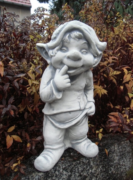 Gartenfigur, Gartenzwerg / Wichtel "Finger im Mund" 39 cm hoch, Troll, Gartendekoration, Steinguss