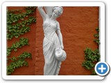 grosse Steinfigur