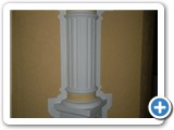halbe Saeule in Wand verbaut